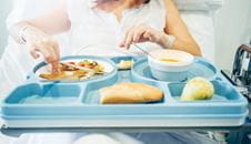 Mahlzeit am Krankenhausbett